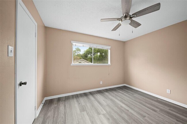 Building Photo - 206 Houghton Rd