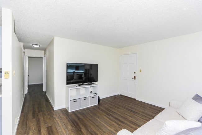 Building Photo - WAIPIO GENTRY: 2-BED, 1-BATH, 1-PARKING NOW AVAILABLE !