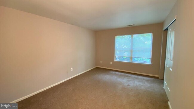 Building Photo - 1010 Foxmeadow Dr