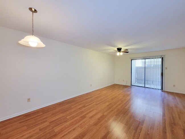 Building Photo - Two Bedroom Condo Near Med Center!