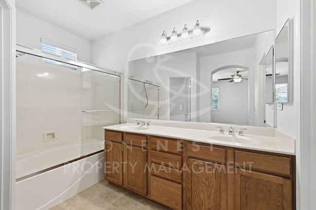 Building Photo - 1070 Sierra View Cir