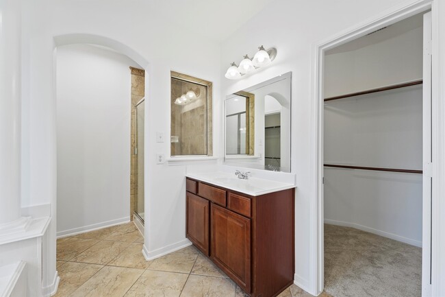 Building Photo - 26422 Creston Woods Dr