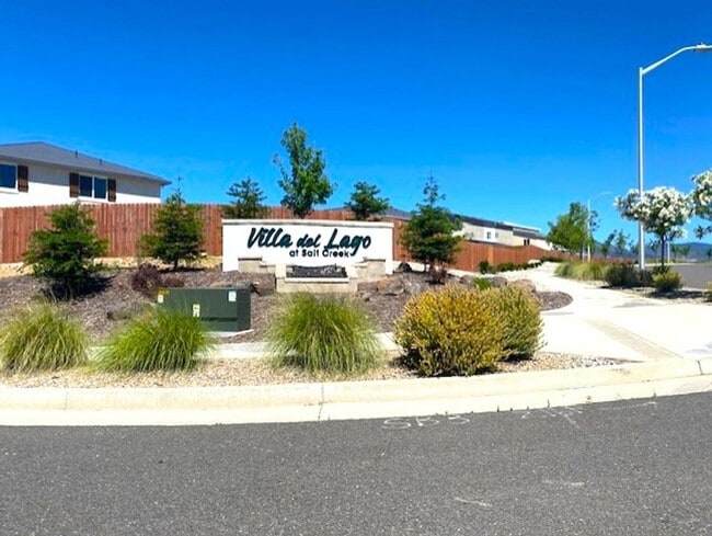 Building Photo - Holiday Move-In Special! $200 OFF 1st MONT...