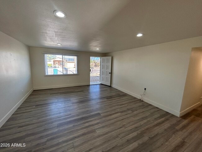 Building Photo - 1817 W Wood Dr