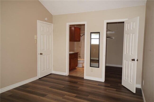 Building Photo - 6525 Hart Ln