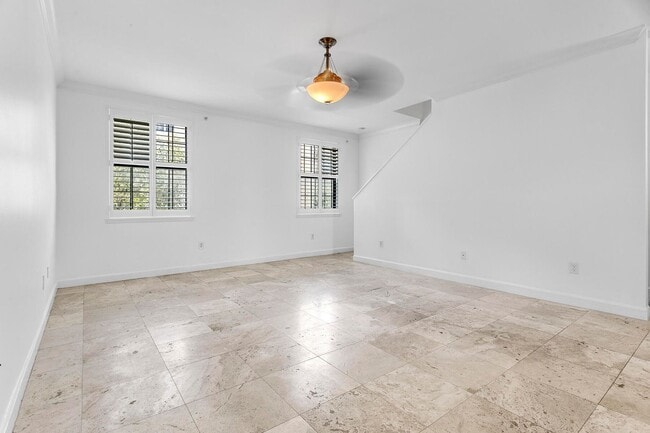 Building Photo - 691 Hibiscus St