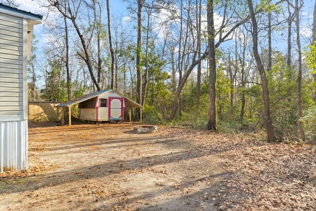 Building Photo - Peaceful Coastal Living Close to the Beach!
