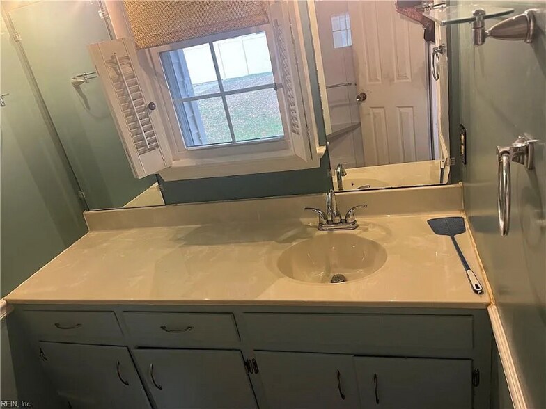 Building Photo - 73 73rd St