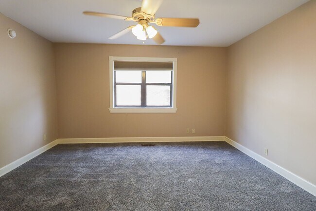 Building Photo - Updated Move In Ready 3-Bedroom Home, Grea...