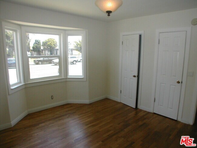 Building Photo - 2221 Ocean Park Blvd