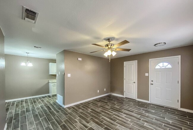 Building Photo - 2208 Shoemaker Dr