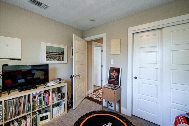 Building Photo - 6306 Vioitha Dr