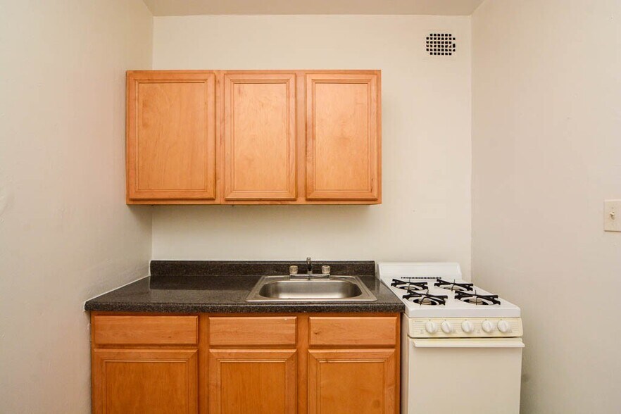 Building Photo - 4842 N Damen Ave