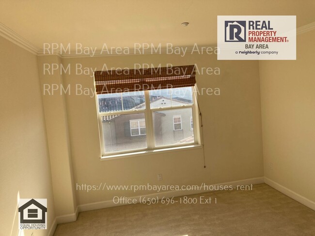 Building Photo - December Rent Special: 2 Bedroom 2.5 Bathr...