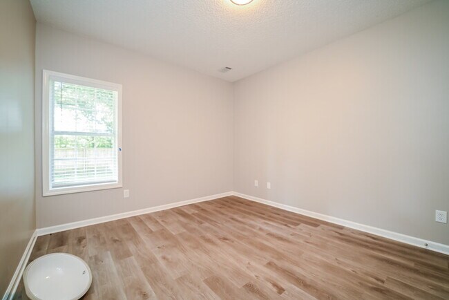 Building Photo - 122 Wills Way