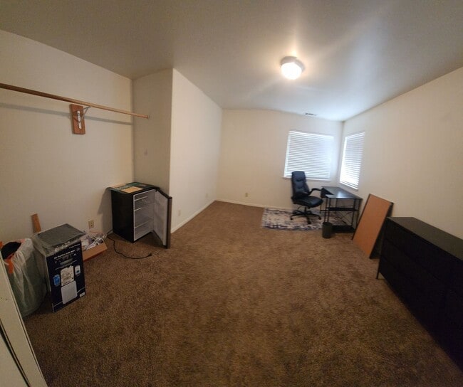 Building Photo - 6 bed 3 bath Spacious home near Cal Poly