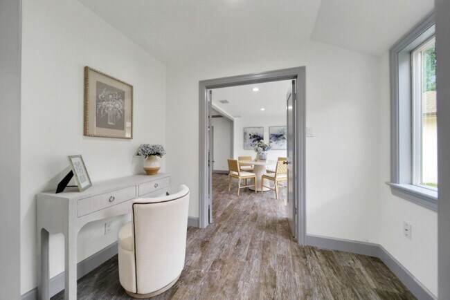 Building Photo - 10042 Briar Forest Dr