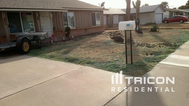 Building Photo - 2153 E Claire Dr