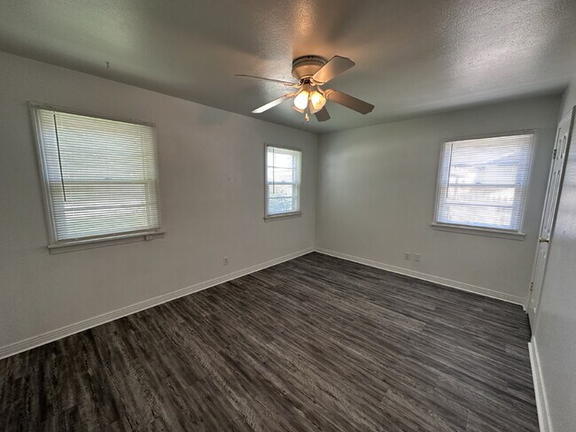 Building Photo - Newly remodeled property!
