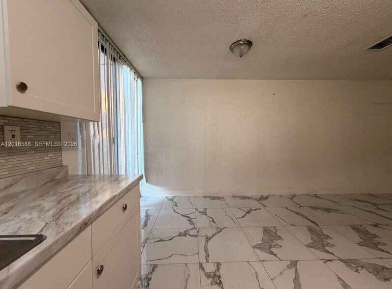 Building Photo - 6170 SW 68th St