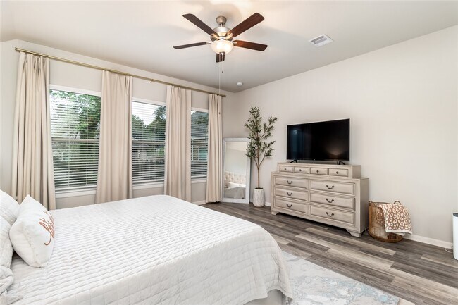 Building Photo - 323 Fanpalm Ct