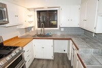 Building Photo - 2129 Province Ln