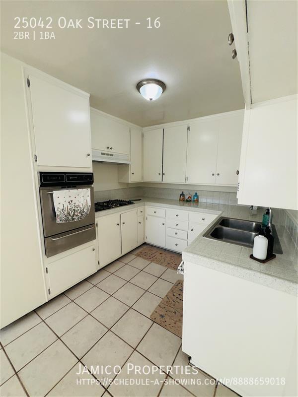 Building Photo - 25042 Oak St