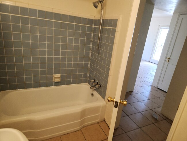 Building Photo - 2140 N Forgeus Ave