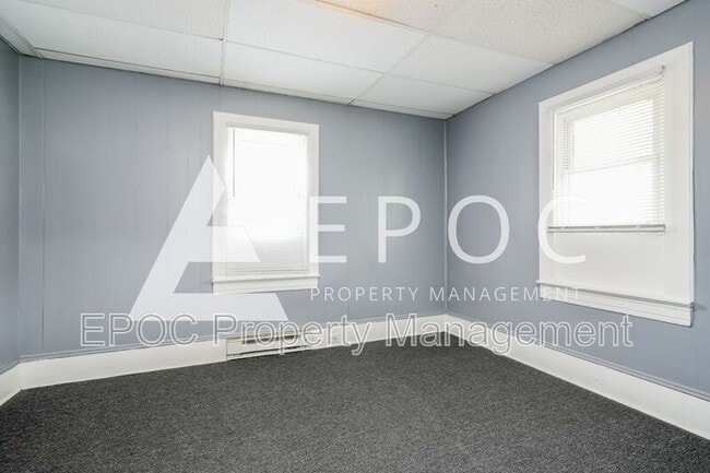 Building Photo - 534 Warriner St