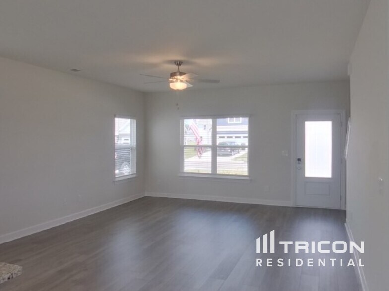 Building Photo - 2410 Valverde Wy