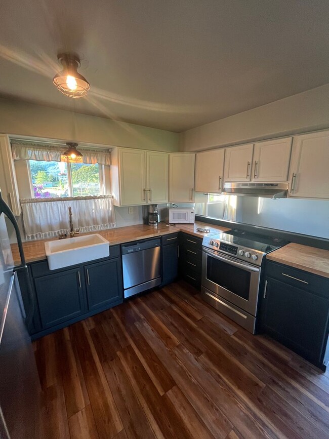 Building Photo - 9179 Harrison Rd