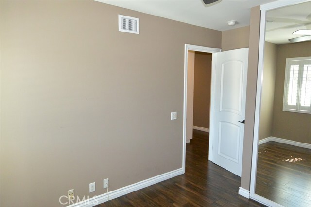 Building Photo - 5 Woodfern