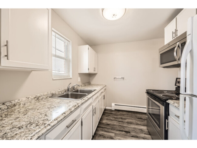 Building Photo - Comfortable 2 bed 1 bath Condo Near Sloans...