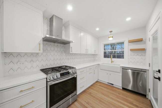 Building Photo - 2S245 Mayfield Ln