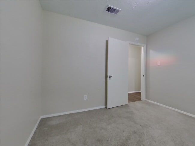 Building Photo - 2706 King James Ct