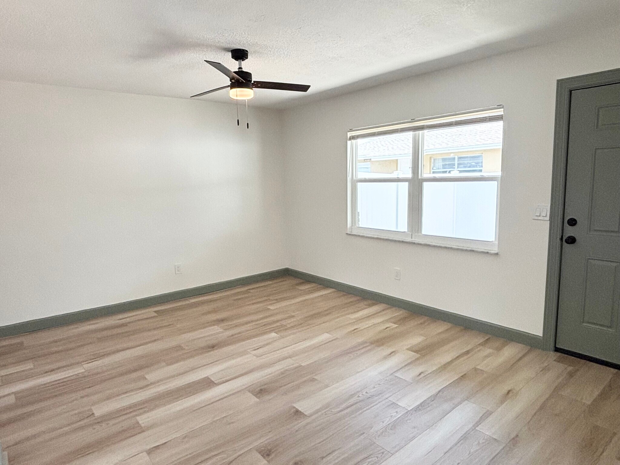 Building Photo - 510 91st Ave N