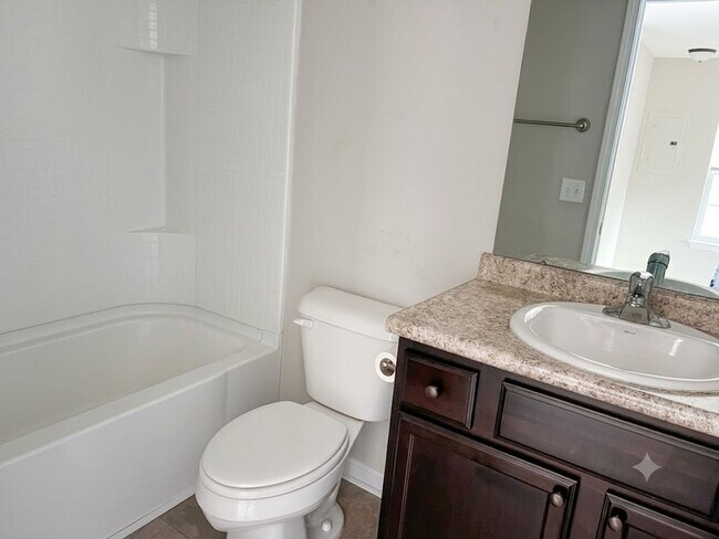 Building Photo - Ask mgmt about 1k off the first month of rent
