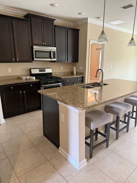 Building Photo - 73 Calle de Paz