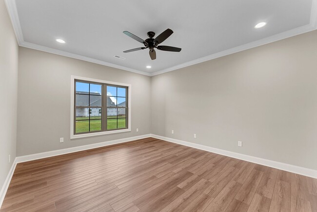 Building Photo - For Rent