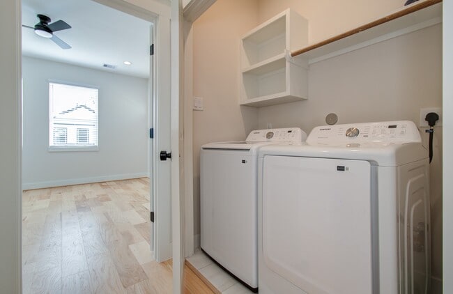 Building Photo - 5309 Donovan Gdns Ln