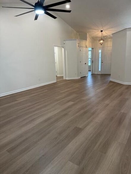 Building Photo - 920 Charles Hall Dr