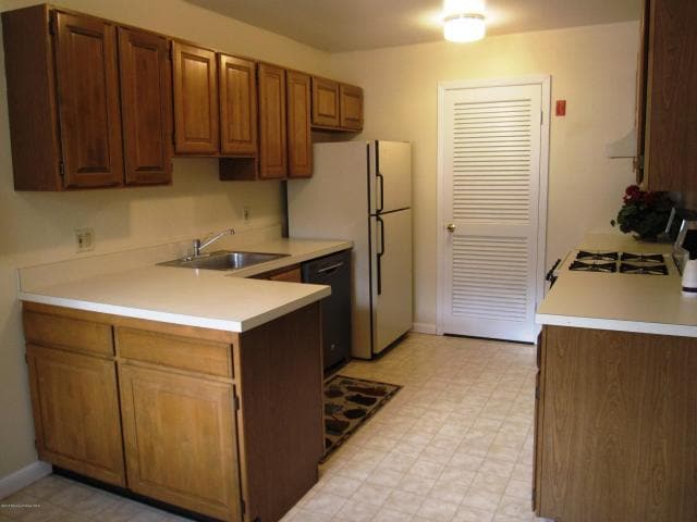 Kitchen - 23 Gloria Ct