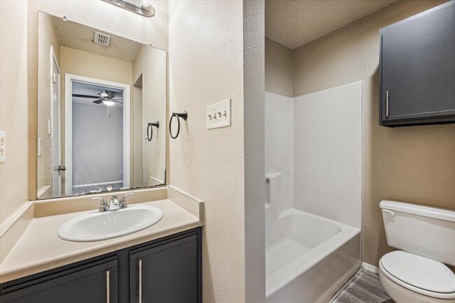 Building Photo - 2810 Jadewood Ct