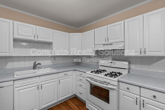 Building Photo - 1115 Hadwin Dr