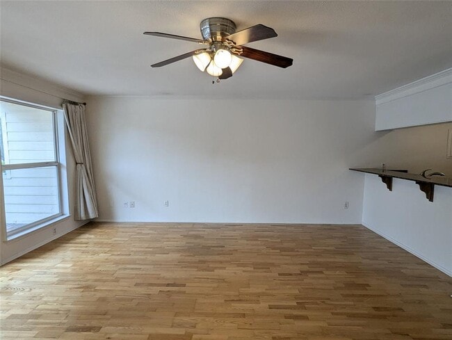 Building Photo - 1818 S Lakeshore Blvd