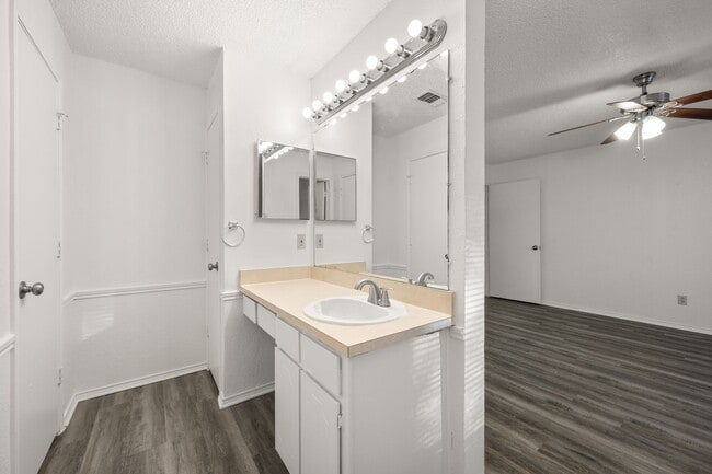 Building Photo - 7509 Echo Hill Dr