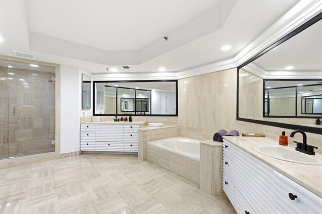 Building Photo - 4605 S Ocean Blvd