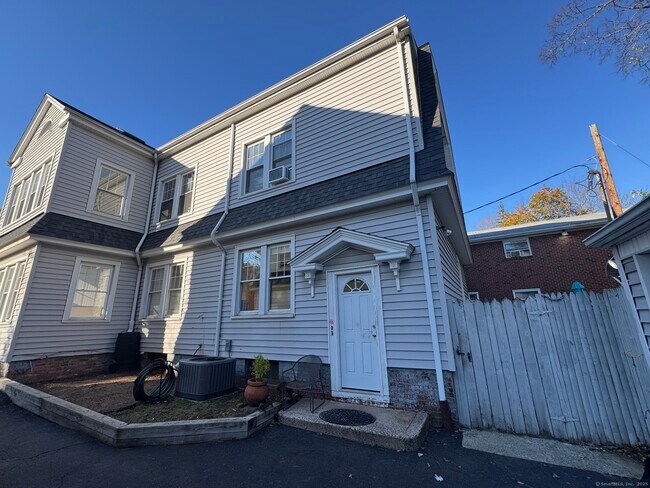 Building Photo - 1253 Forest Rd