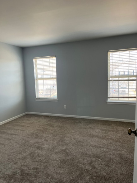 Building Photo - 688 Edward Dr