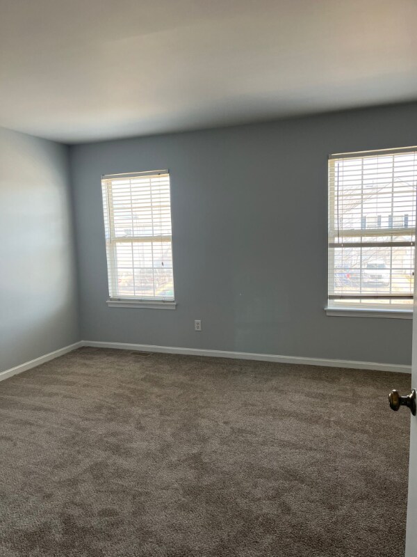 Building Photo - 688 Edward Dr